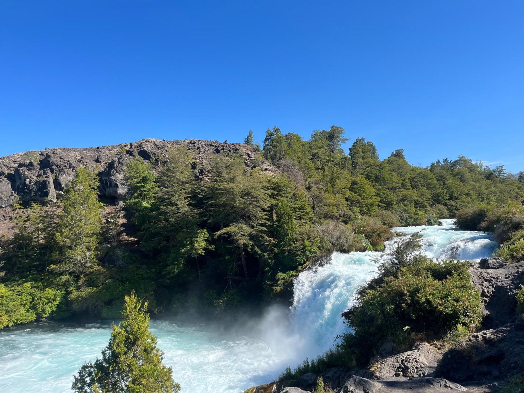 Domo Conguillio Conecta Con Tu Energia Sagrada Junto Al Salto Truful Truful Con Una Vista Majestuosa Que Podras Disfrutar En Una Tinaja Una Experiencia Que Alineara Tu Espiritu Y Tu Energia Interior Vivelo Melipeuco Kültér fotó